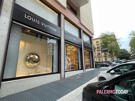 negozio di louis vuitton ancona|Parigi, furto nel negozio di Louis Vuitton: come a Roma i .